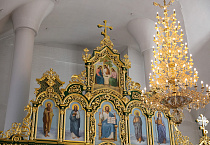 На Литургии в Троицком соборе Кургана пел хор Троице-Сергиевой лавры