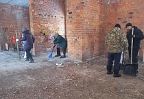 В Варгашах наводят порядок в строящемся и действующем храмах