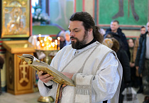 В Рождественский сочельник митрополит Даниил совершил Литургию в Александро-Невском соборе