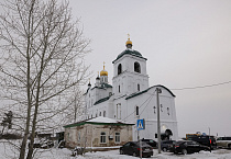 В старинном храме села Усть-Суерское два архиерея совершили Литургию