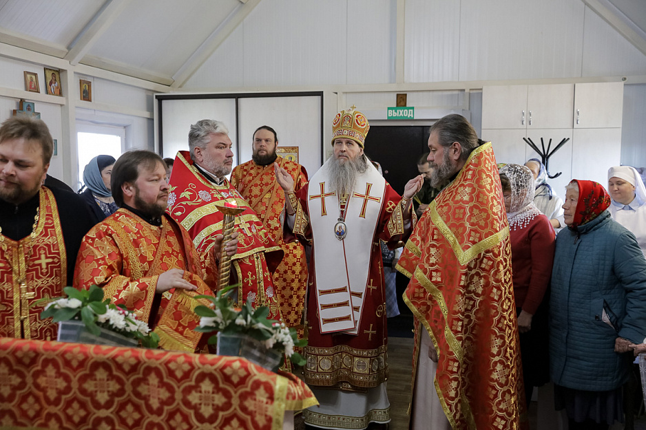 В храме села Садовое совершена первая архиерейская Литургия