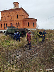 В селе Половинном на территории строящегося храма прошёл субботник