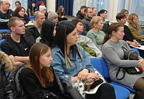 В Кургане священник выступил на родительском собрании
