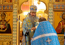 В день Почаевской иконы Божией Матери митрополит Даниил совершил Литургию в главном храме Кургана