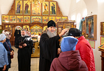 Митрополит Даниил вручил патриаршую награду настоятелю Пантелеимоновского храма Кургана
