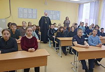 Священнослужители провели патриотические беседы в школах Зауралья 