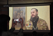 Школьники и волонтеры СВО посмотрели фильм из цикла Курганской епархии «На линии жизни»