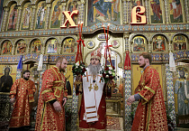 В главном соборе Зауралья встретили Пасху Христову