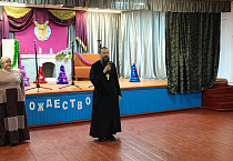 Наместник Чимеевского монастыря поздравил сельских ребятишек с Новым годом и Рождеством
