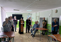 Настоятель Порт-Артурского храма посетил социальные учреждения Кургана