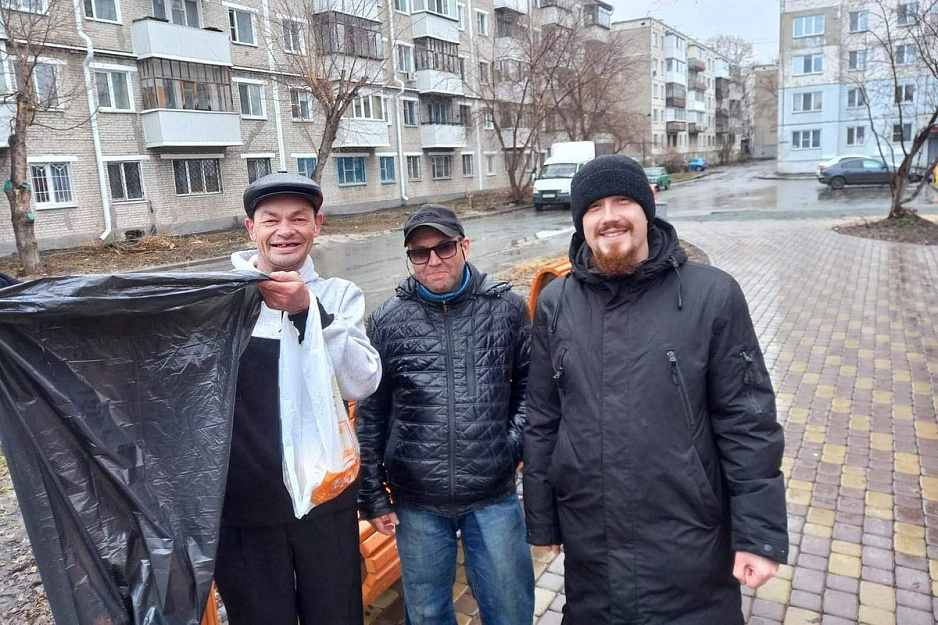 В Кургане подопечные «Сквера Милосердия» получают  духовную поддержку и ответы на волнующие вопросы 