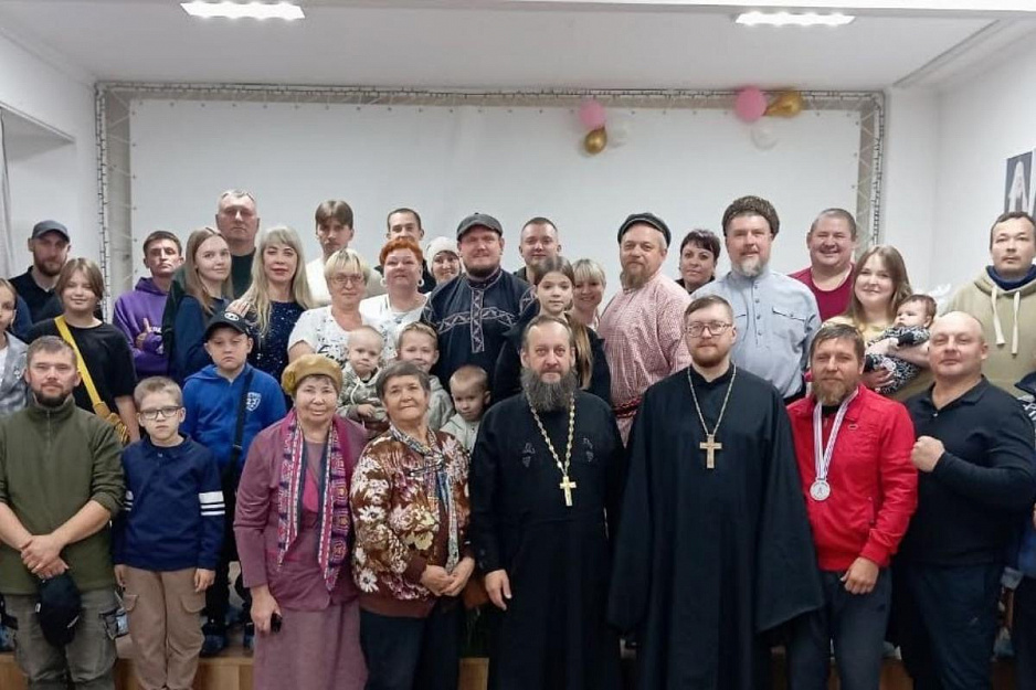 В курганском культурно-просветительском центре выступил фольклорный коллектив «Сибирская сторонка»