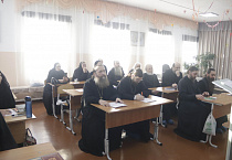 Монашествующие Курганской митрополии провели региональный этап Рождественских чтений