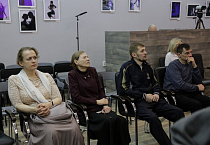 В Юговке прошла презентация фильма о курганском священнике – участнике СВО