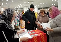 В Кургане зрители фестиваля «В семье большой, в семье единой» получили миссионерские листовки