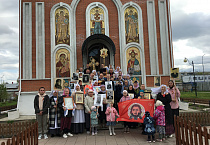 В Кургане Порт-Артурский приход встретили День Победы крестным ходом и военными песнями
