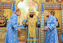 Митрополит Даниил в сослужении епископа Магнитогорского Зосимы совершил раннюю Литургию