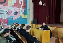 В Кургане священник провел «Урок нравственности» для студентов техникума