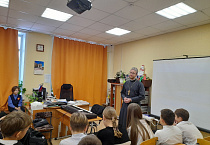 Курганский священник провел в гимназии уроки нравственности