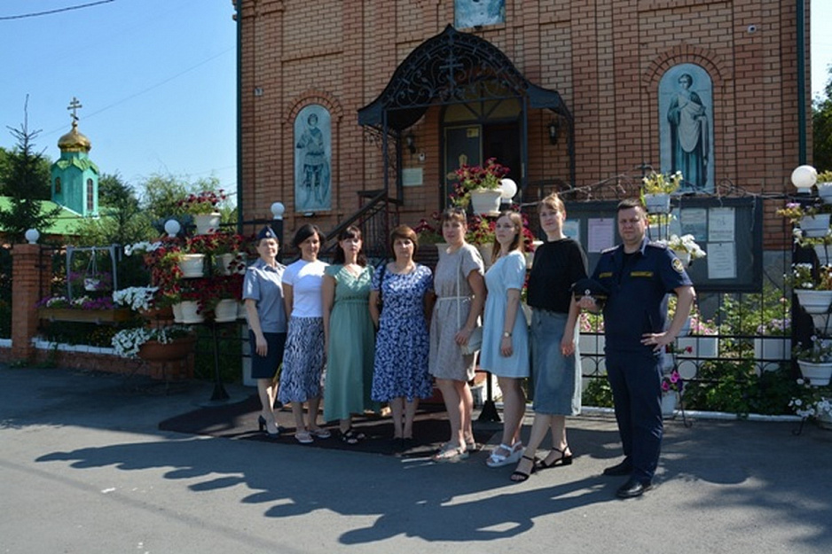 Сотрудники ФСИН посетили курганский храм в день святых Петра и Февронии Муромских