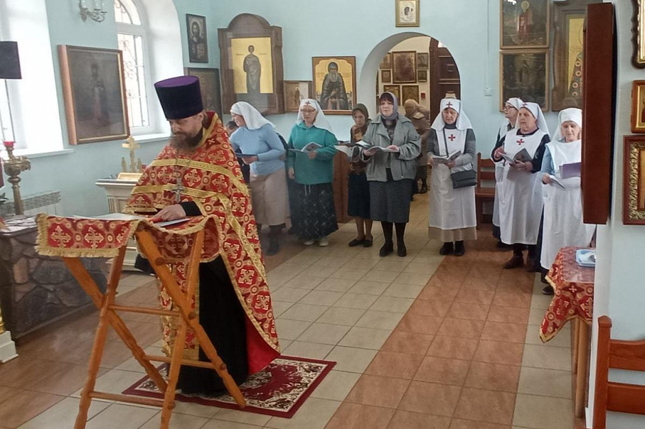 В Кургане сестры  милосердия разных приходов участвовали в общем молебне