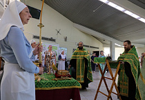 Пациенты медучреждений Кургана и ветераны СВО приложились к мощам святого Патриарха Тихона