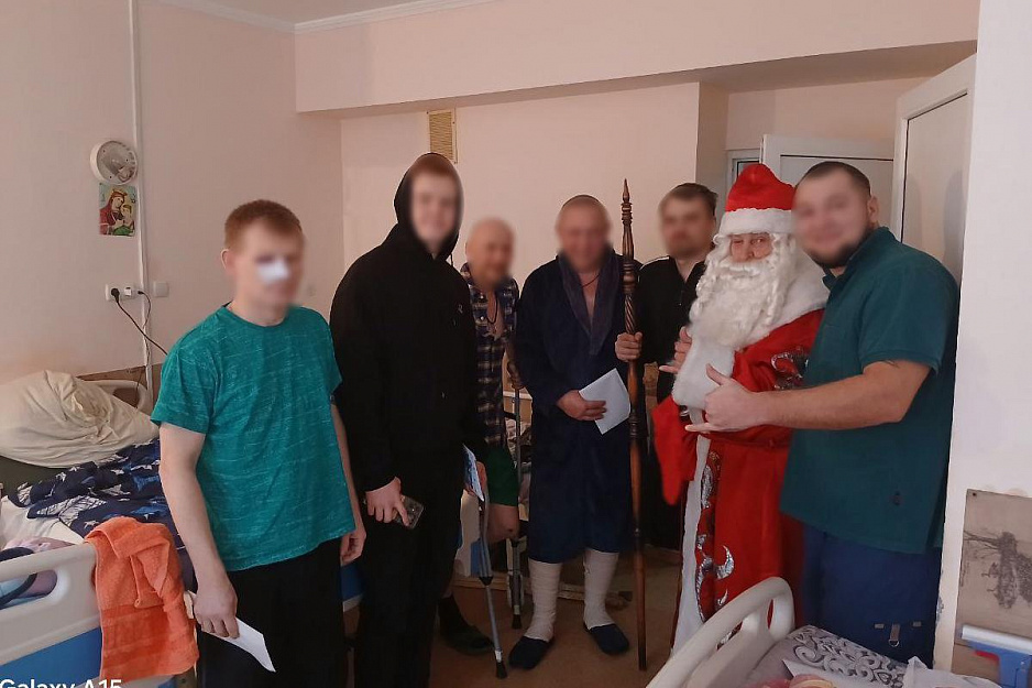 Курганский священник организовал помощь раненому бойцу-земляку