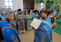 В возрожденном храме Чимеевского монастыря прошла первая архиерейская Литургия и освящение нового иконостаса