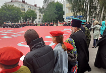 Курганские священники приветствовали  участников юнармейского патриотического автомарша