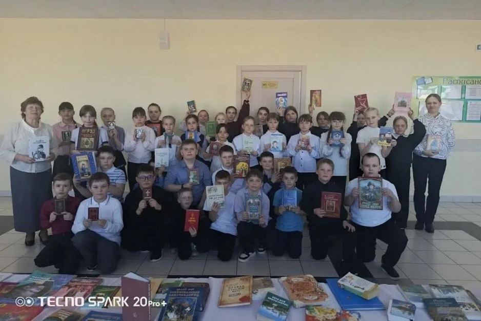 Выставка православной книги состоялась в школе посёлка Варгаши