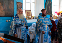 В Никольском храме села Гладковское состоялась архиерейская Литургия