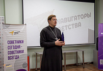 В Кургане священник выступил на курсах  советников директоров по воспитанию