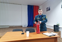 В Кургане священники встретились со специалистом МЧС