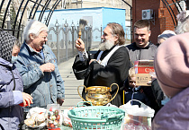 В Александро-Невском кафедральном соборе проходит освящение куличей