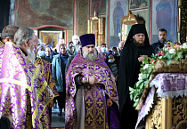 В Курганских храмах отметили праздник Крестовоздвижения