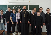 Священник из Лебяжье встретился с учениками сельских школ