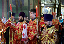 На Пасхальной великой вечерне священники Курганской епархии были удостоены церковных наград