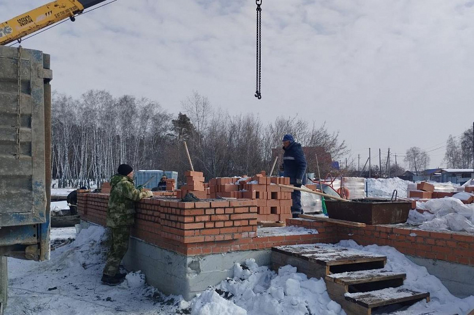На храме в Глинках с наступлением весны начался новый строительный сезон