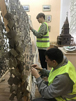 В Кургане школьники вновь помогли православному приходу в изготовлении маскировочных сетей