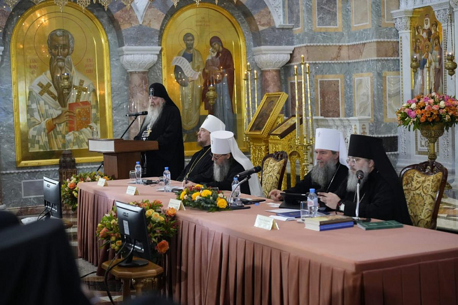 Митрополит Даниил в Екатеринбурге выступил на круглом столе для монашествующих