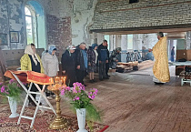 Для иконы в старинном храме села Рассвет изготовили киот