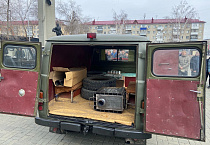 Настоятель курганского храма освятил очередную партию автомобилей для СВО