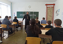 Священник из Лебяжье встретился с учениками сельских школ