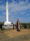 Зауральский священник отслужил панихиду у памятника исчезнувшей деревне