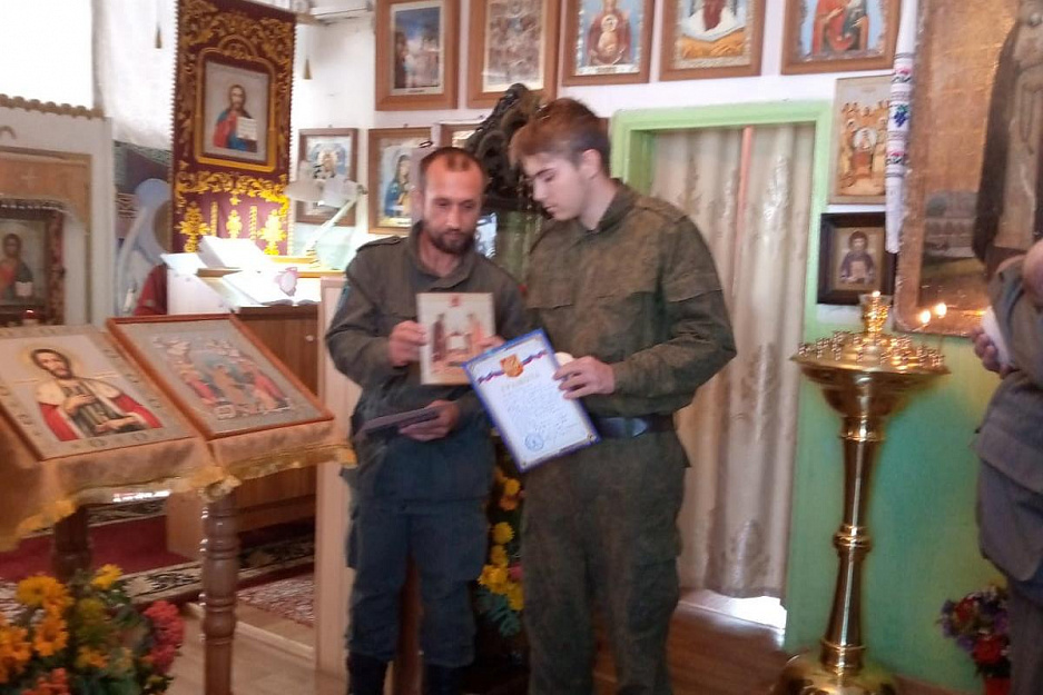 В Варгашинском храме в праздник наградили молодых казаков