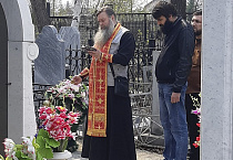 В Кургане православные волонтёры в Радоницу трудились на городских кладбищах