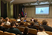 Курганские школьники посмотрели фильм об участнике СВО, священнике Михаиле Шушарине