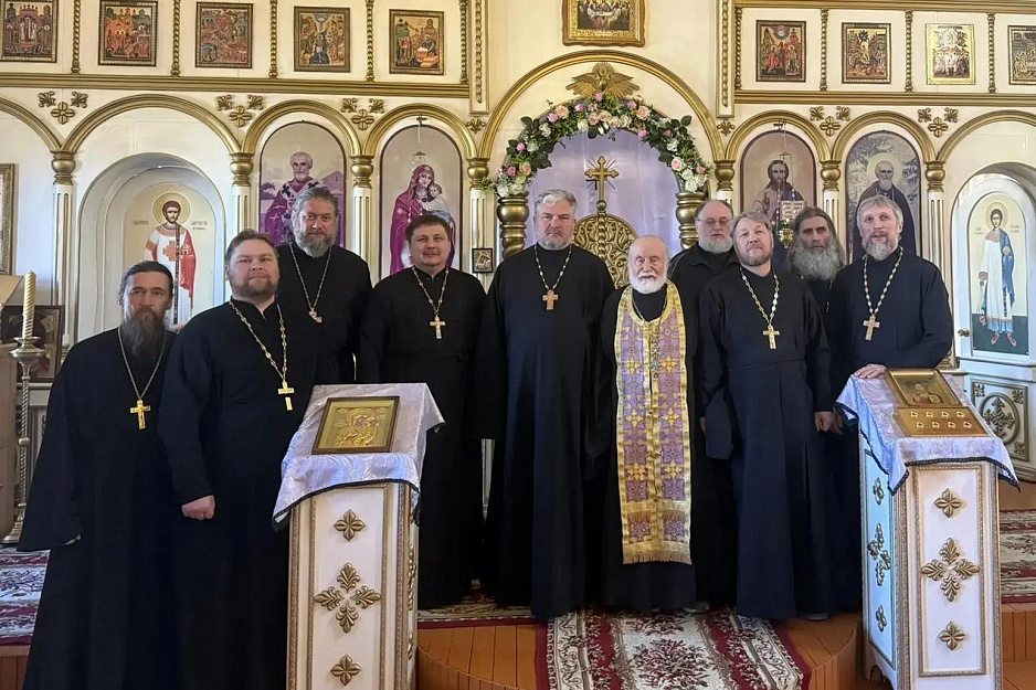 Священники Западного благочиния побывали на общей исповеди у духовника епархии