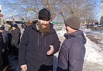 В курганском «Сквере милосердия» нуждающихся угощали блинами