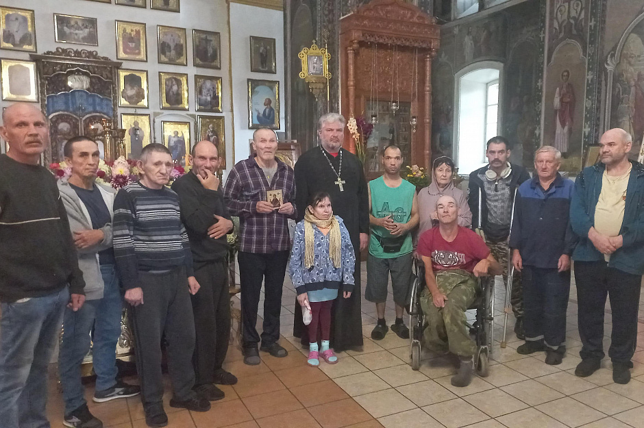 Зауральский храм посетили люди с ограниченными возможностями